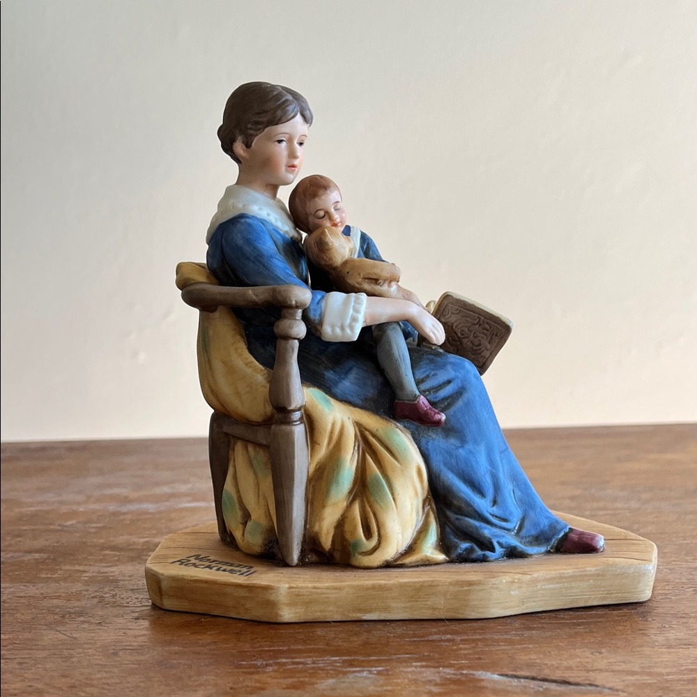 Homco Mother and Child Sculpture in Blue and Gold